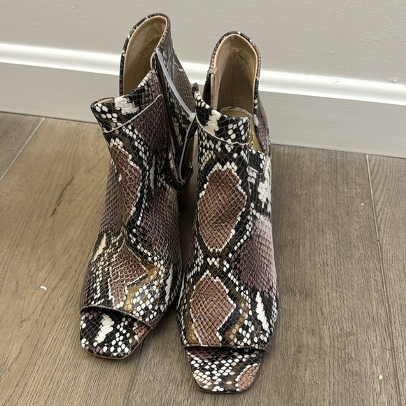 NEW! Vince Camuto Bronze Snake Print Fedrilla Open Toe Bootie - Size 7.5 - Picture 4 of 11